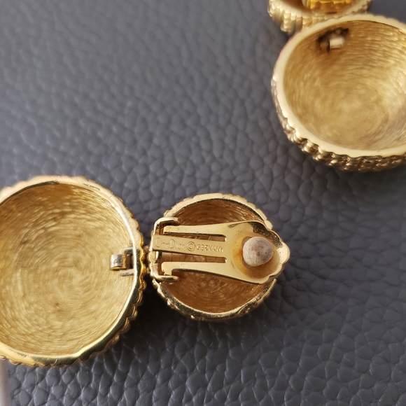Christian Dior Signed Vintage Gold Tone Clip Earrings - Picture 5 of 7